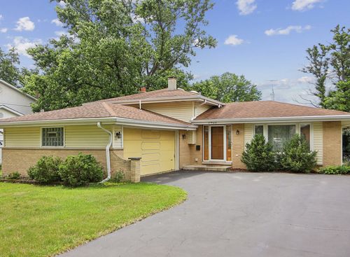 17W455 Concord Pl, Darien, IL, 60561-5105 | Card Image