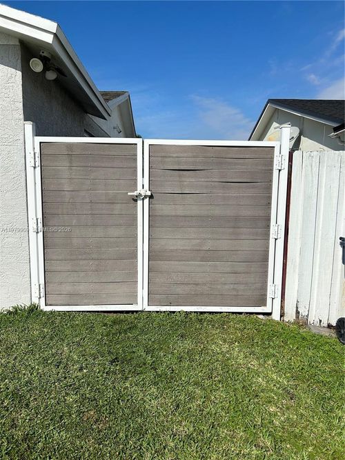 0-13351 Sw 258th Ter, Homestead, FL, 33032-6873 | Card Image