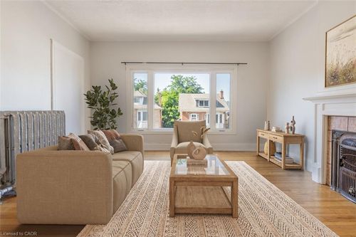 {{alt}} | Card Image