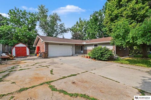 2327 S Canterbury Ln, Lincoln, NE, 68512-1639 | Card Image