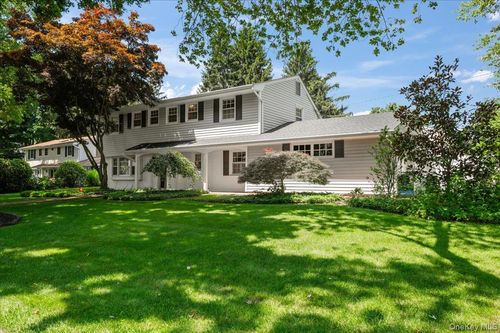 39 Marie Dr, Huntington, NY, 11743-1975 | Card Image
