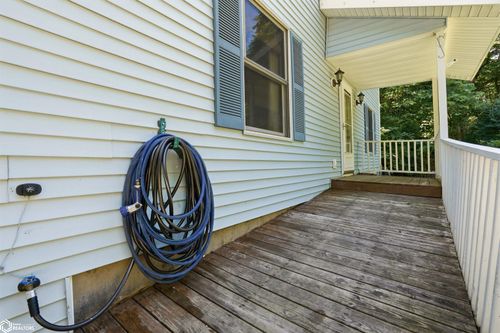 10591 Rolling Hills Dr, Burlington, IA, 52601-8548 | Card Image