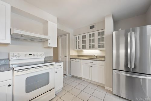 unit-411-18 Broadway, Tarrytown, NY, 10591-3229 | Card Image