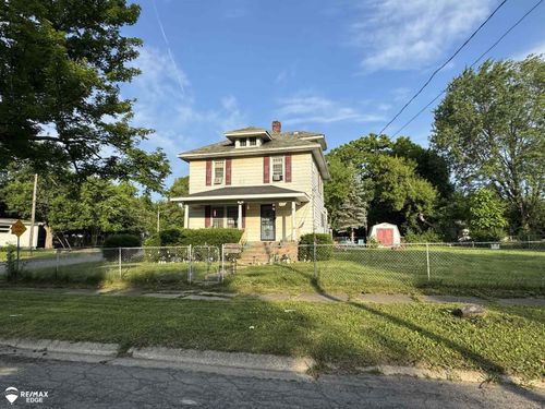 866 Tacken St, Flint, MI, 48532-3869 | Card Image