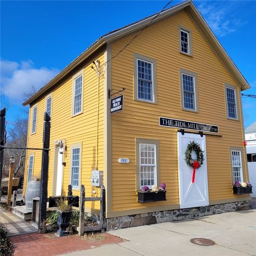 3351 Post Rd, Warwick, RI, 02886-7146 | Card Image