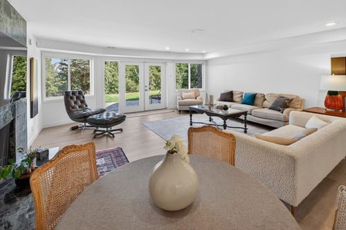 933 Eyremount Dr, West Vancouver, BC, V7S2B2 | Card Image