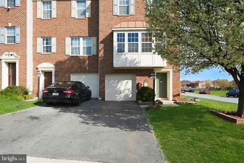 8 Don Quixote Dr, CHARLES TOWN, WV, 25414-6034 | Card Image