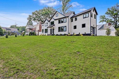 10 Shawnee Rd, Cranford, NJ, 07016-1526 | Card Image