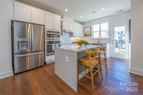 7011 Impulse Ct, Charlotte, NC, 28205-7891 | Card Image