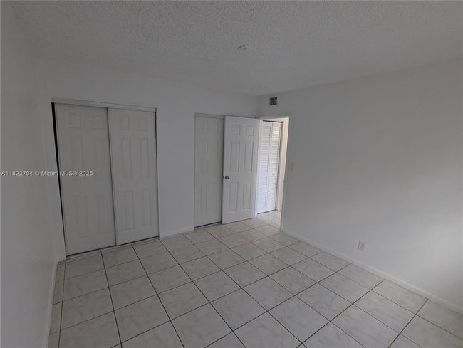 APT-101 - 31 Se 2 Nd Ave, Condo with 2 bedrooms, 1 bathrooms and null parking in Hallandale Beach FL | Image 11