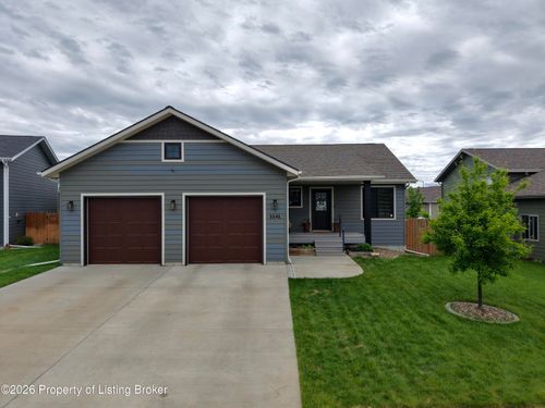 2242 Arapaho Ct, Dickinson, ND, 58601-3014 | Card Image