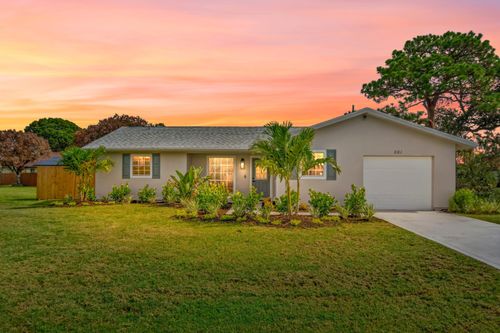 581 Se Crescent Ave, Port St. Lucie, FL, 34984-4765 | Card Image