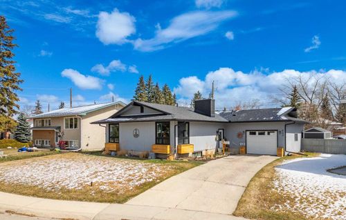643 Woodsworth Road Se, Home with 5 bedrooms, 3 bathrooms and 3 parking in Calgary AB | Card Image
