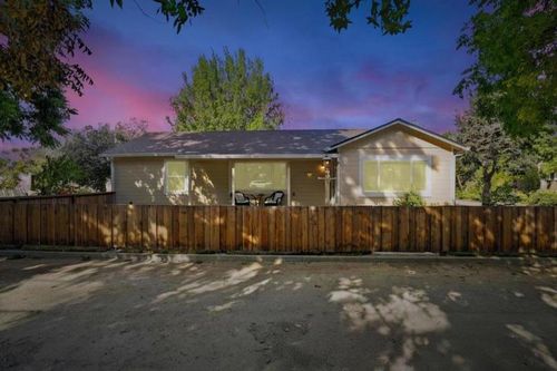 790 Shore Rd, Hollister, CA, 95023-9427 | Card Image