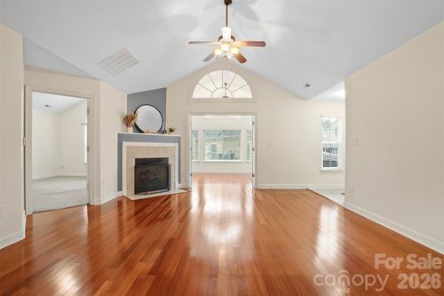 5518 Prosperity View Dr, Charlotte, NC, 28269-2332 | Card Image