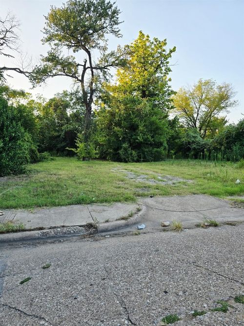 2511 Saint Clair Dr, Dallas, TX, 75215-5260 | Card Image