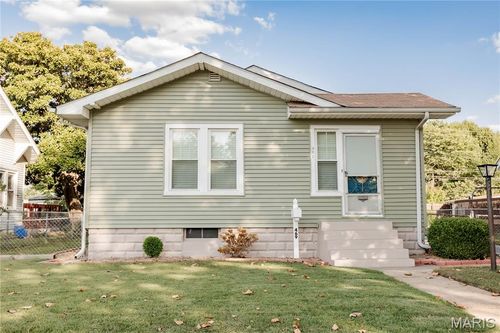 469 N 1st St, Wood River, IL, 62095-1502 | Card Image