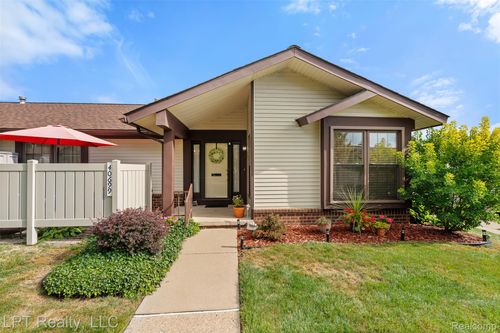 256-40699 Newport Dr, Plymouth, MI, 48170-4742 | Card Image