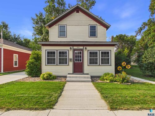 513 Se 1st St Street, Madison, SD, 57042 | Card Image