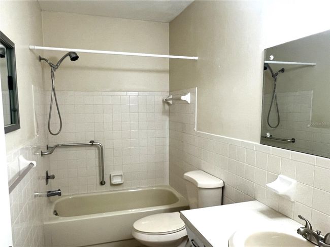 APT-37 - 2417 Persian Dr, Condo with 2 bedrooms, 2 bathrooms and null parking in CLEARWATER FL | Image 4