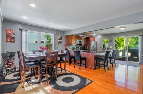 37 Independence Dr, Roselle, NJ, 07203-2408 | Card Image