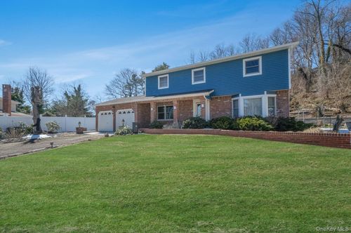 3 New Jersey Ct, Dix Hills, NY, 11746-6838 | Card Image