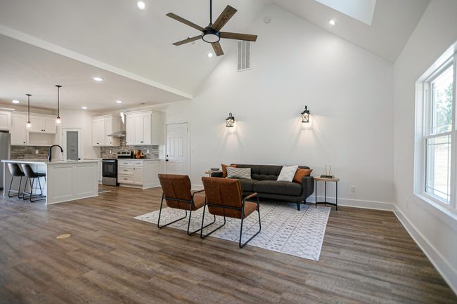 1020 Loggins Rd, House other with 4 bedrooms, 3 bathrooms and 1 parking in Charlotte TN | Image 6