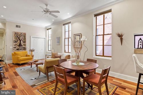 1r-2049 Walnut St, PHILADELPHIA, PA, 19103-4476 | Card Image