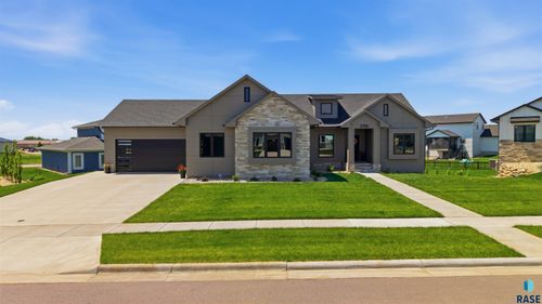 2705 N Pickerel Cir, Tea, SD, 57064-8073 | Card Image