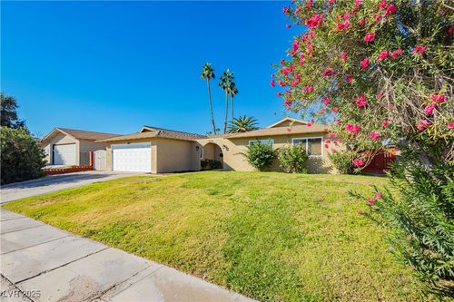 3659 Descanso St, Las Vegas, NV, 89121-3554 | Card Image