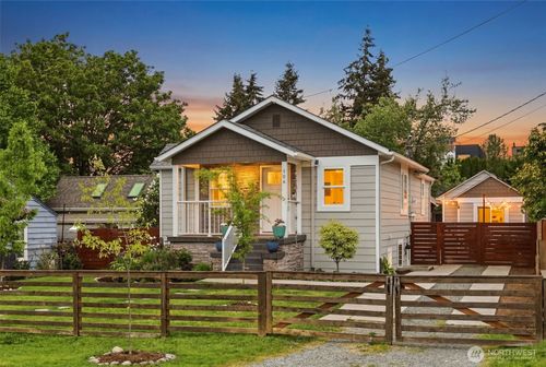 106 N 100th St, Seattle, WA, 98133-9102 | Card Image