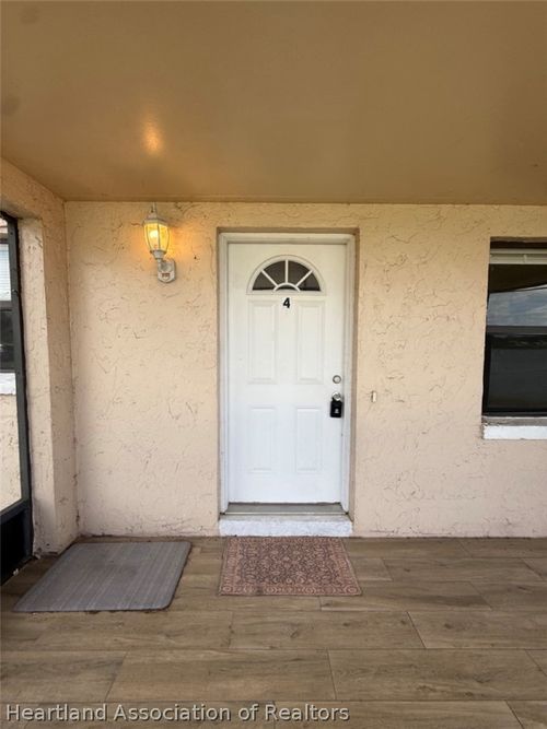 317 Main St, Avon Park, FL, 33825-3241 | Card Image