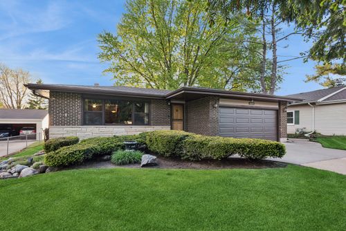 1020 Valewood Rd, Bartlett, IL, 60103-5626 | Card Image