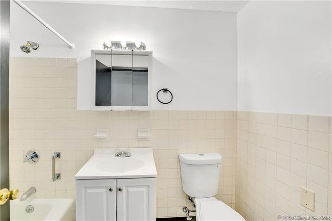 APT-5C - 1660 E Main St, Home with 0 bedrooms, 1 bathrooms and null parking in Waterbury CT | Image 4