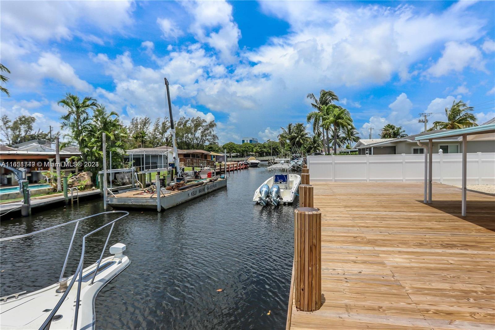 10th St, Dania, FL 33004