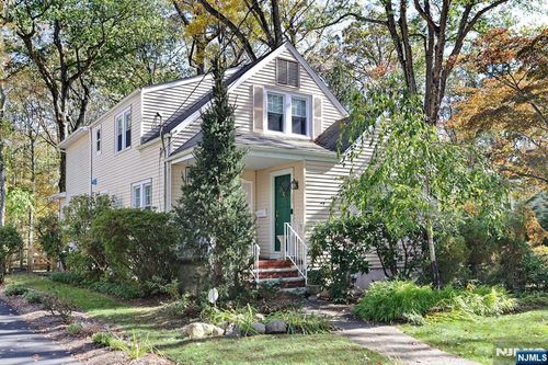 35 Oak St, Allendale, NJ, 07401-1906 | Card Image