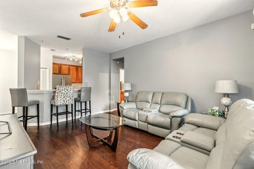 209-8601 Beach Blvd, JACKSONVILLE, FL, 32216-0411 | Card Image