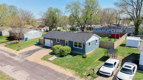 404 Colby St, Bourbon, MO, 65441-8111 | Card Image