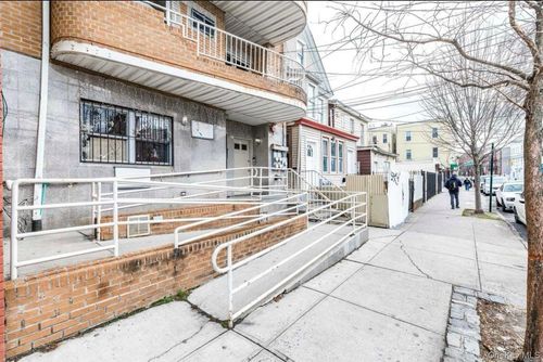 35 97th St, Corona, NY, 11368-1738 | Card Image