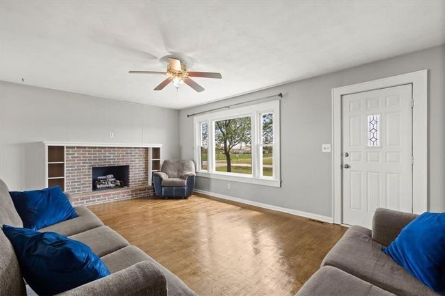 33910 E State Route Vv, House other with 3 bedrooms, 1 bathrooms and null parking in Pleasant Hill MO | Image 5