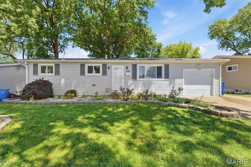 1285 Acredale Dr, Florissant, MO, 63033-6000 | Card Image