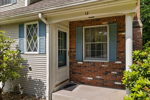 13 Waterview Dr, Windsor, CT, 06095-1352 | Card Image