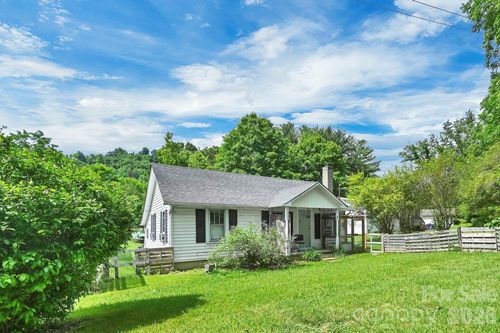 73 Trinidad Dr, Canton, NC, 28716-3689 | Card Image