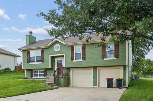 808 Pine Crest Ave, Kearney, MO, 64060-7586 | Card Image