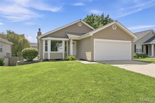 9 Queensboro Dr, Saint Peters, MO, 63376-3686 | Card Image