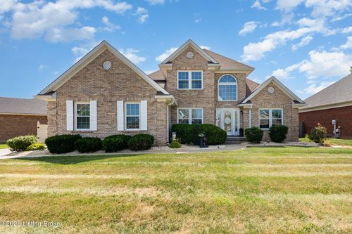 5027 Hunters Point Cir, Louisville, KY, 40216-1481 | Card Image