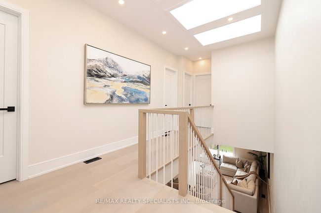 1046 Roosevelt Rd, House attached with 5 bedrooms, 6 bathrooms and 2 parking in Mississauga ON | Image 47