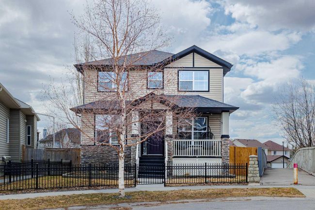 104 Prestwick Manor Se, Home with 4 bedrooms, 3 bathrooms and 8 parking in Calgary AB | Image 5