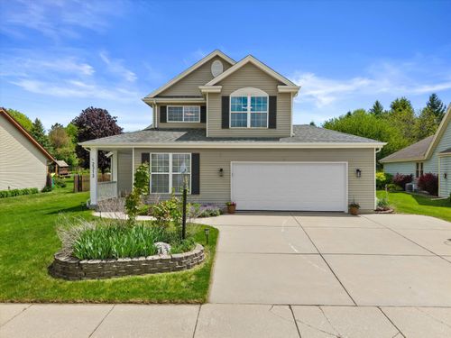 2313 Kestrel Ln, Waukesha, WI, 53189-7748 | Card Image