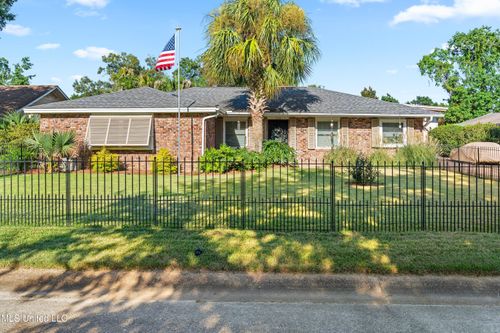 110 Driftwood Dr, Long Beach, MS, 39560-5811 | Card Image